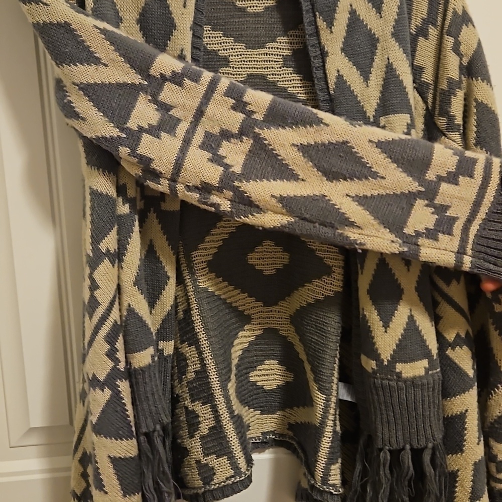 Aztec Print Knit Cardigan Size Large Grey and Beige - Picture 5 of 6